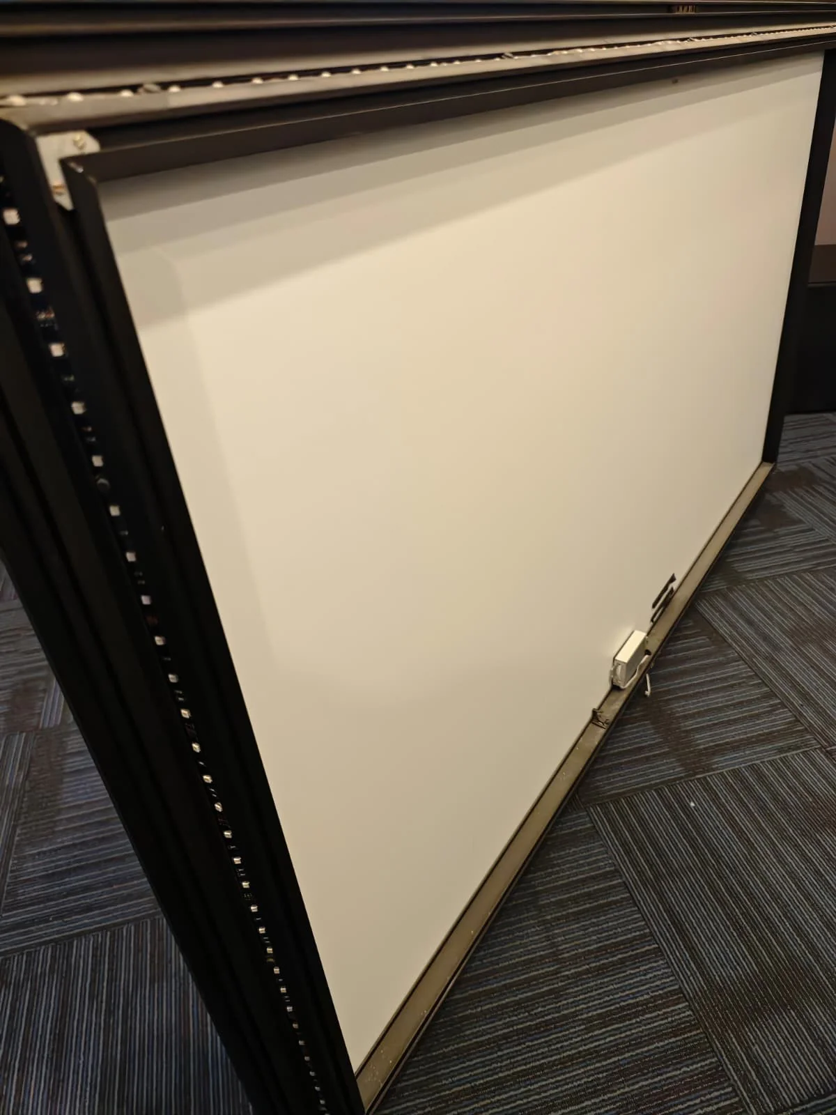 Screen Innovations Fixed Frame 96" Black Diamond w/ Led Lights Ex-Display - Image 6